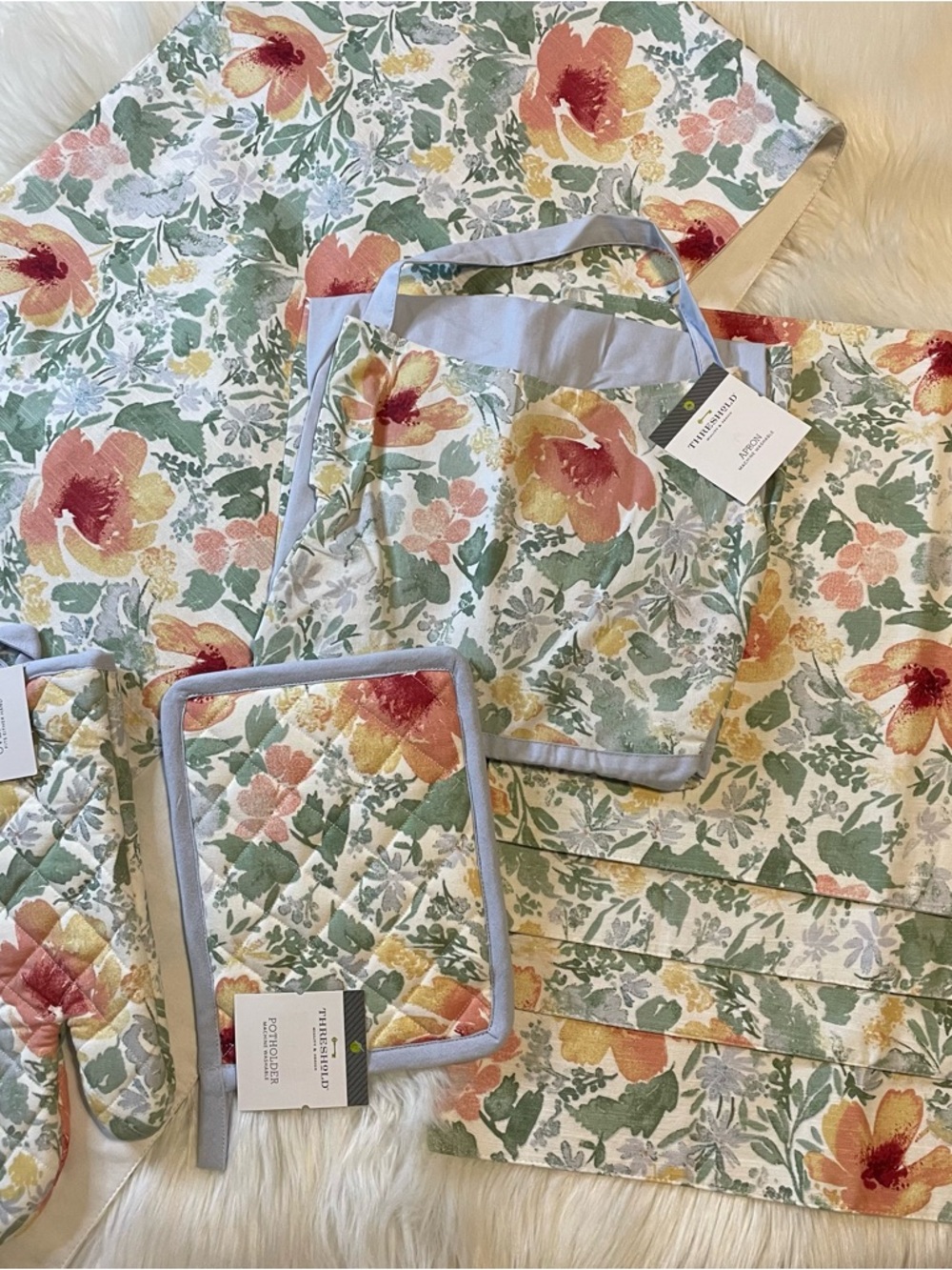Threshold Ruby Ring Table Linens NWT Bundle - Picture 8 of 11